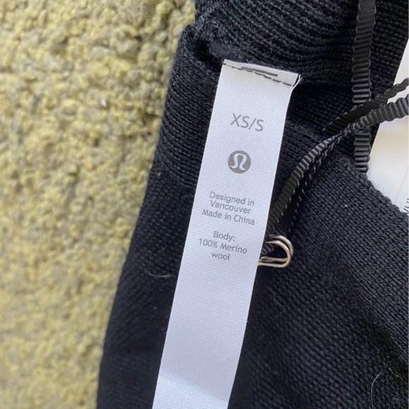 BNWT Lululemon Merino Wool Wrap - Picture 2 of 3